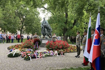 Министър Юрай Бланар почете паметта на българските герои, паднали за свободата на България и на Словакия